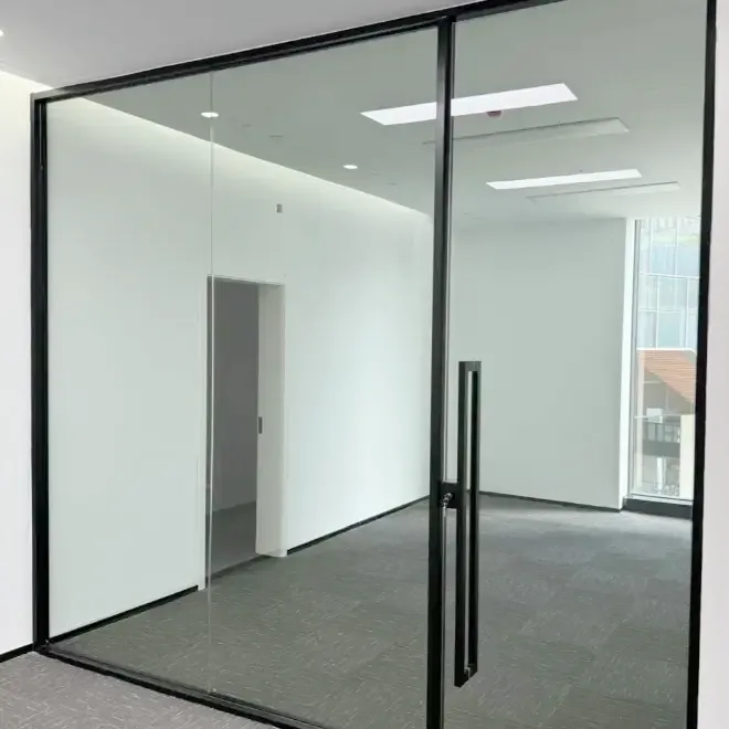 Vad gör dörr- och fönsterglas nödvändigt för moderna byggnader?