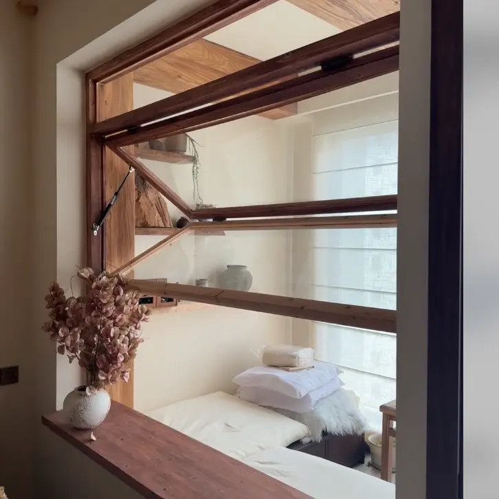 Fönster med toppgångjärn i aluminiumlegering