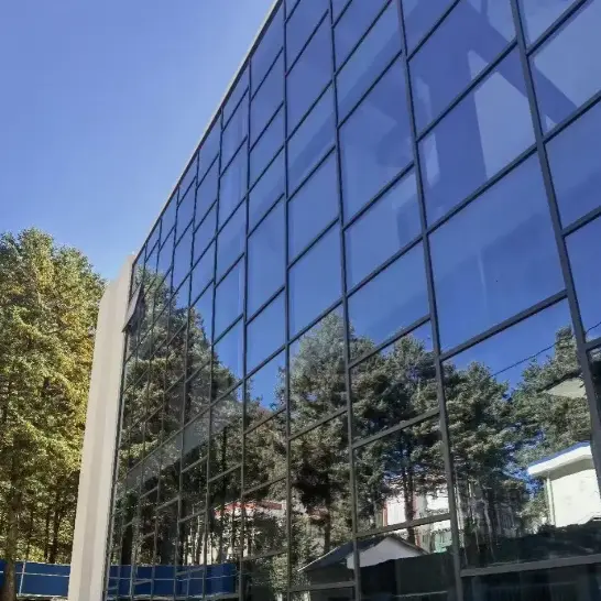 Inramade gardinväggar