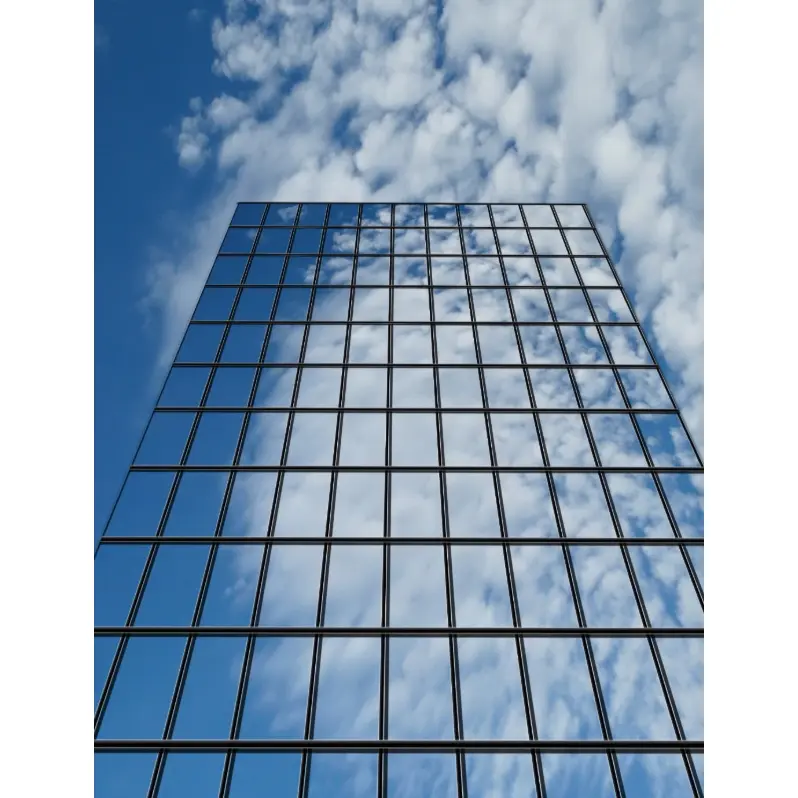 Low-E-glas för gardinväggar